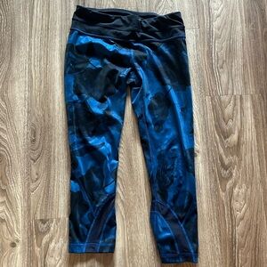 Lululemon blue floral crop leggings